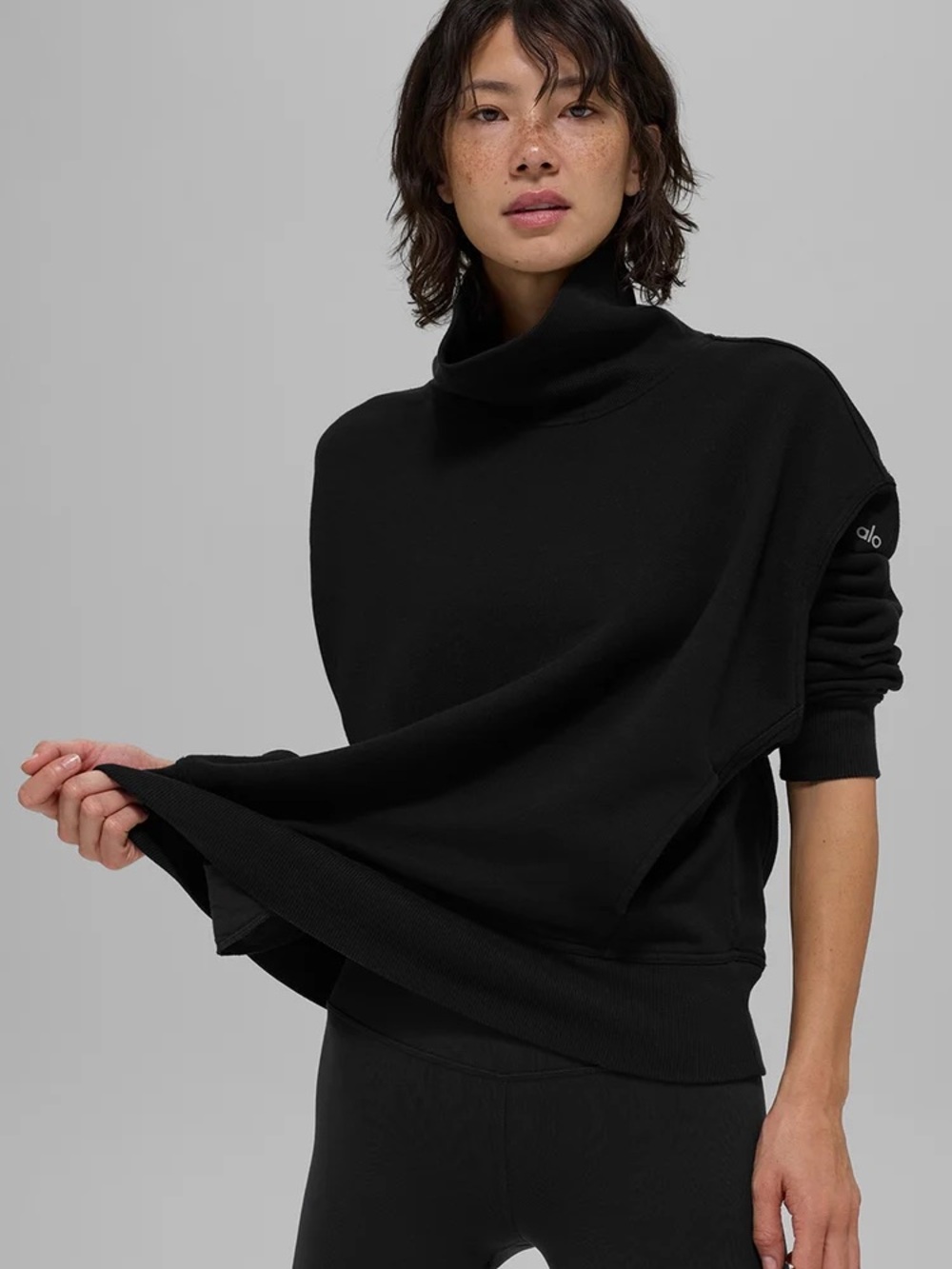 ALO Yoga Hazy Mock Neck Pullover in Black - S